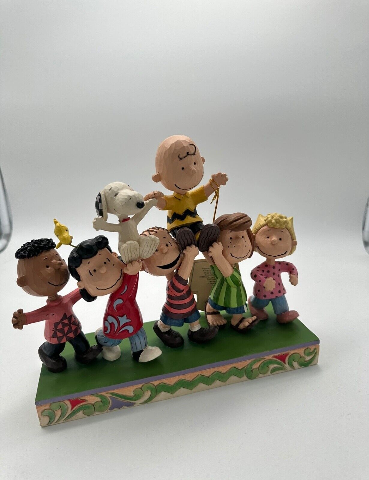 Enesco Peanuts by Jim Shore The Gang Grand Celebration Figur, 19 cm, Mehrfarbig